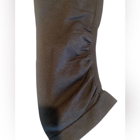 Women’s maternity pants | Ingrid & Isabel seamless active knee pants grey NWT M. - Picture 3 of 8